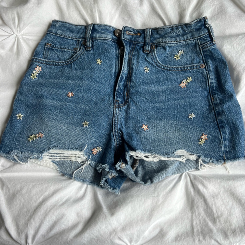 American Eagle Mom Short with flowers